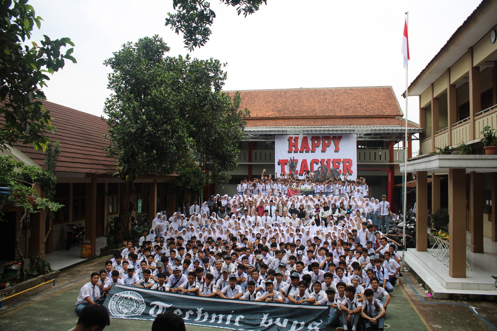 Yayasan Bina Sejahtera Bogor Rayakan HGN dan HUT PGRI Ke 78 Dengan Upacara Bendera Berlangsung Khidmat