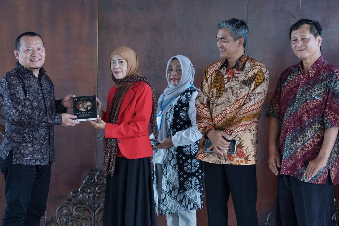 PJ Bupati Karanganyar Membuka Launching Buku Antologi Cerpen dan Lomba Membaca Cerpen