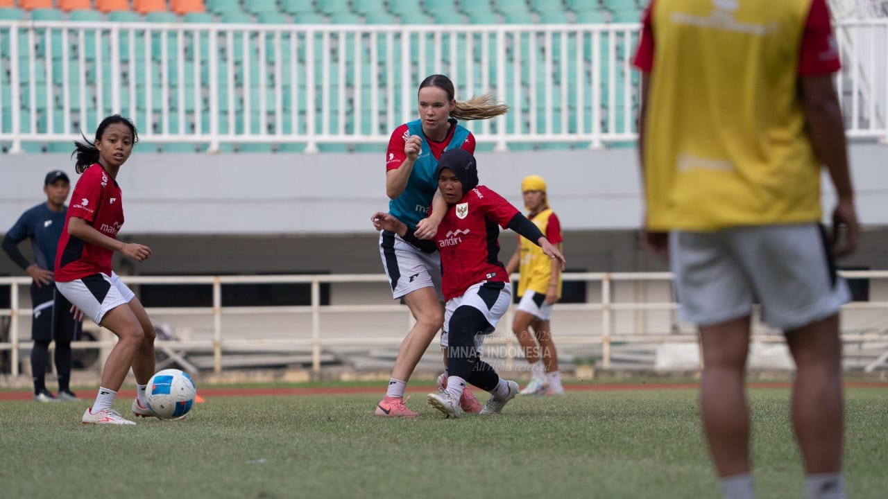 Pemain Naturalisasi Isa Warps Ikuti Pemusatan Latihan Jelang ASEAN Women’s Championship 2025