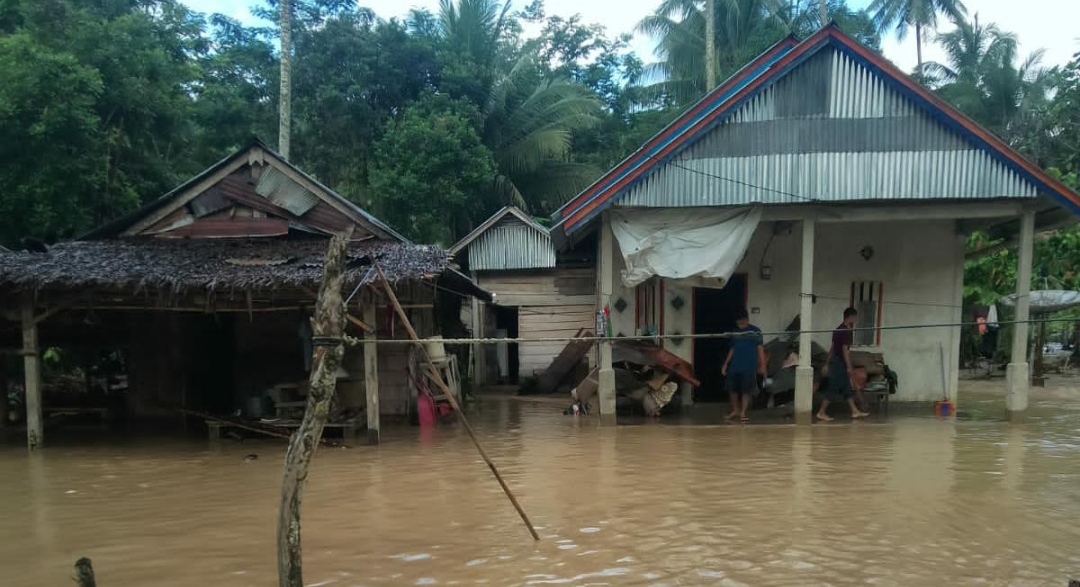 Sungai Bambarimi Meluap, Rendam 50 Rumah Warga