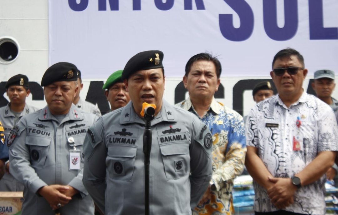 Bakamla RI Lepas KN Singa Laut-402 Salurkan Bantuan Warga Terdampak Bajir di Siau 