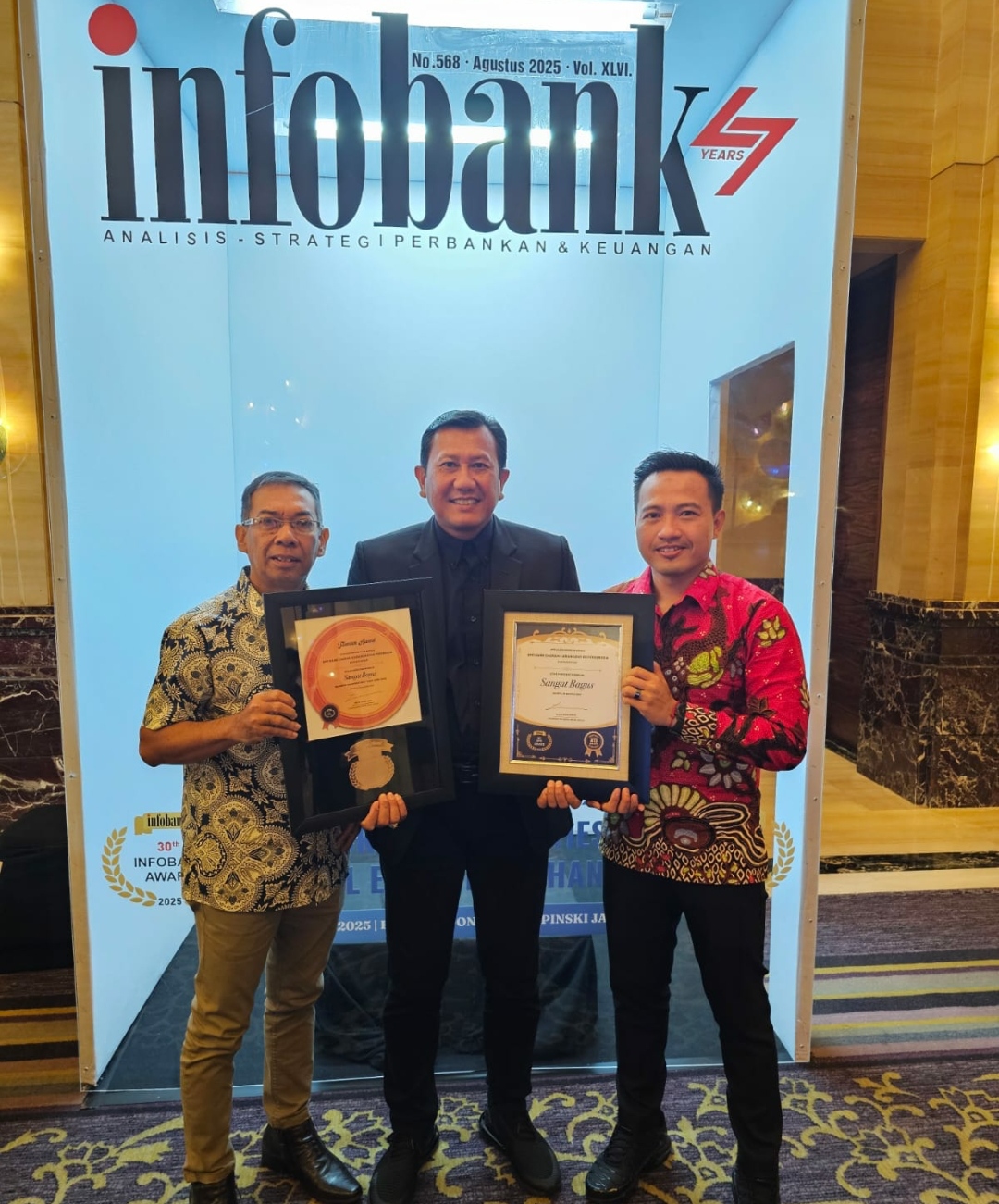 PT BPR Bank Daerah Karanganyar Raih TITANIUM Award 2025 dari Infobank  Kinerja selama 15 Tahun