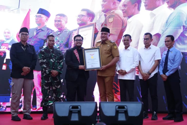 Kab Bogor Cetak Sejarah: Pecahkan Rekor MURI 80 Jam Pelayanan Publik Non-Stop, Sabet Juara Umum Apkasi Expo