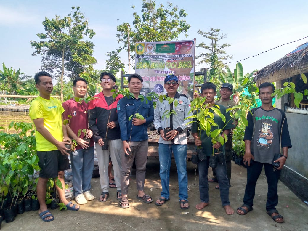 Desa Bojong Jengkol Menghidupkan Kembali Tradisi dan Lingkungan dengan Penanaman 370 Pohon