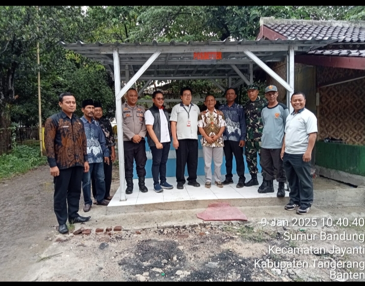 Warga Desa Sumur Bandung Kecamatan Jayanti Mendapat Bantuan Pos Siskamling Baru dari CSR Mayora Group