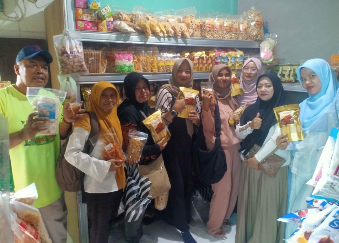 PPIQaila kembali gelar kunjungan kedua ke pabrik simping dan semprong di Kebun Pedas