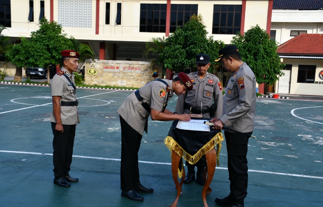 Upacara Sertijab Kasat Reskrim Polres Karanganyar, Kapolres Tekankan Profesionalisme dan Pengabdian