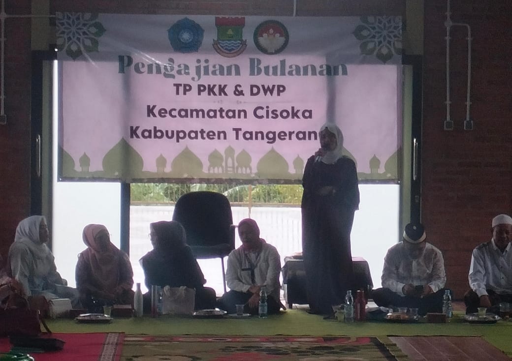 Bumi Perkemahan Cisoka Walau Diguyur Hujan Tak Mematahkan Semangat Ibu Ibu Hadir Di Acara Pengajian