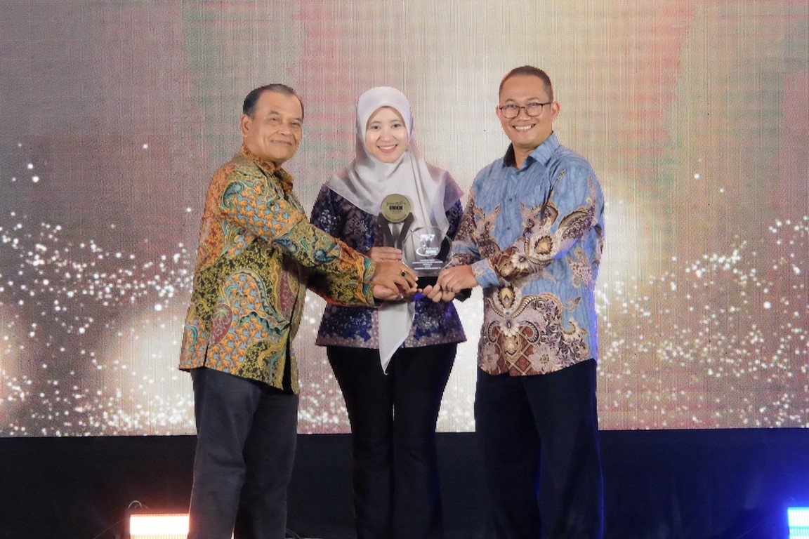 Solusi Bangun Indonesia Narogong Raih Penghargaan Platinum di Bina Mitra UMKM Award 2025