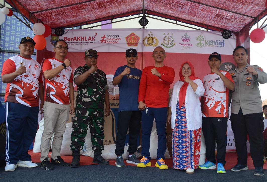 Pemerintah Desa Lontar Meriahkan HUT RI ke-80 dengan Kirab, Jalan Santai, dan Door Prize