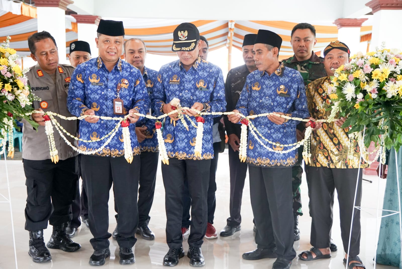 PJ Bupati Karanganyar Meresmikan Gedung Serbaguna dan TPS3R Desa Ngadiluwih  