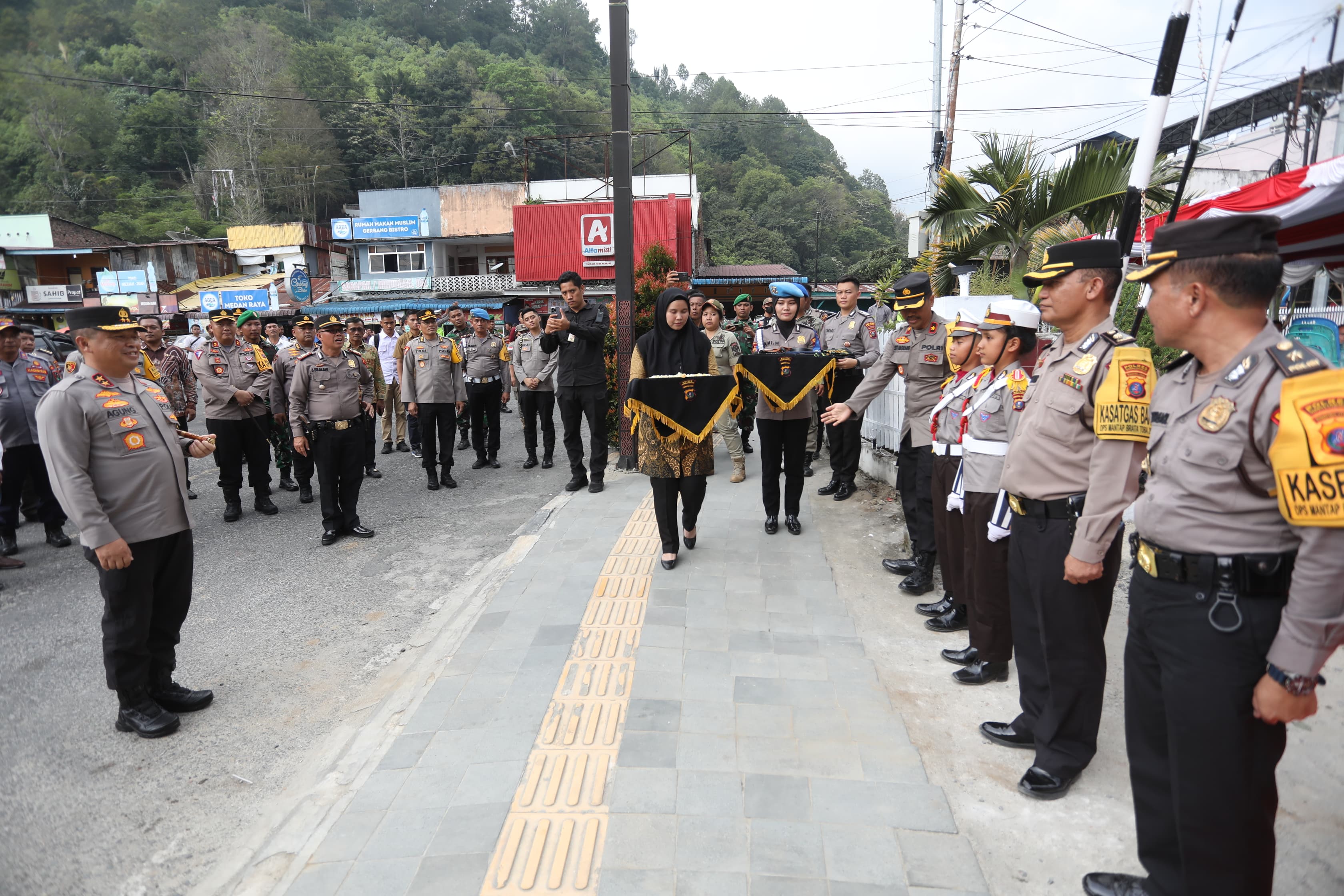 Kapolda Sumut Tinjau Kesiapan Pos Pelayanan Operasi Ketupat Toba 2024 di Pantai Bebas Parapa