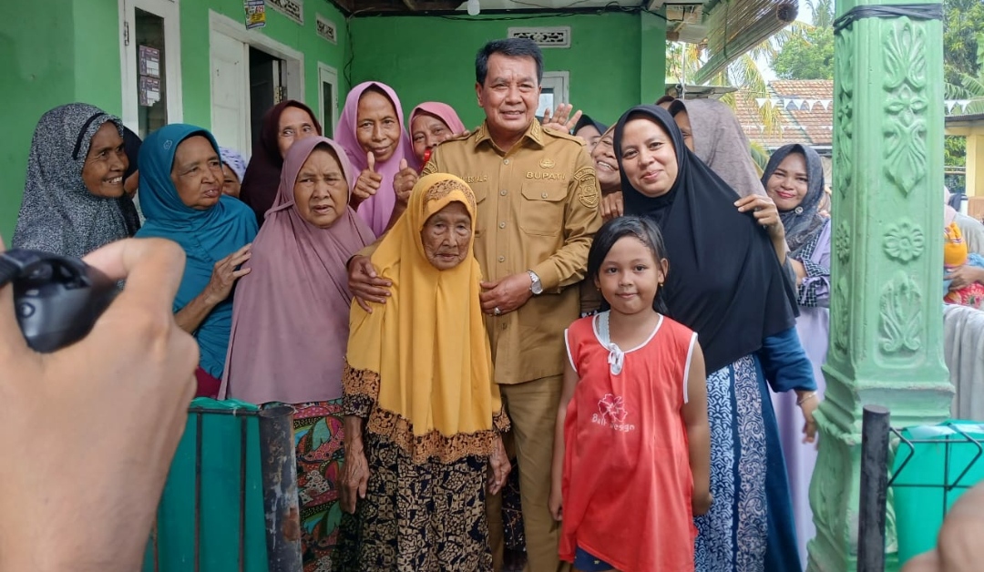 Bupati Tangerang Takziah ke Rumah Duka Korban Kecelakaan Maut di Sumur Bandung, Jayanti