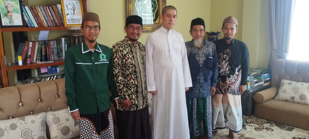 Keluarga Besar Pon Pes Daarul Anshor Paku Haji, Anjangsana Ke Cucu Pejuang NU di Buntet Cirebon 