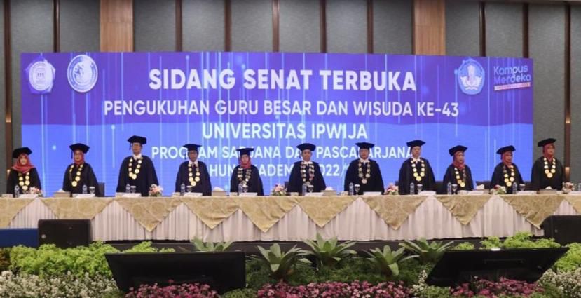 Universitas IPWIJA Wisuda 436 Mahasiswa dan Kukuhkan Guru Besar