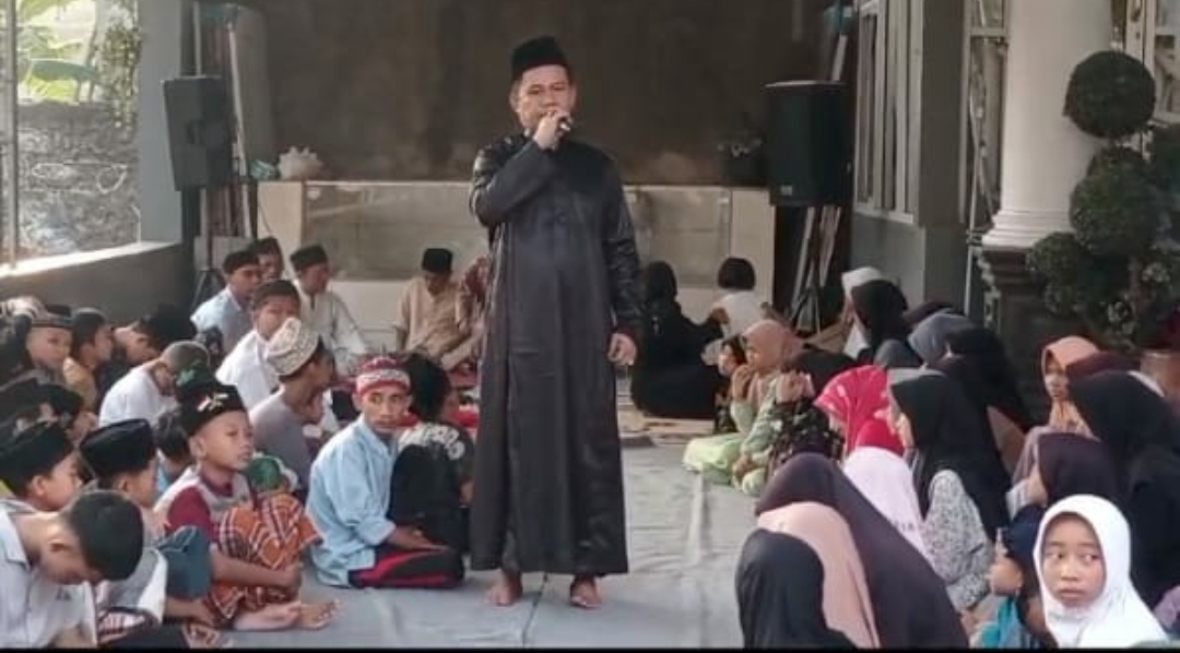 Sekitar 200 Anak Yatim Piatu Mendapat Santunan dari Kepala Desa Jayanti Misri Rahayu