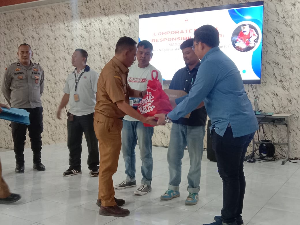 Perusahaan Mayora Group Gelar Pelatihan Las untuk Peningkatan Keterampilan Masyarakat Melalui Program CSR