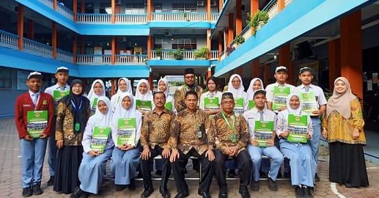 Mantap!!16 Siswa Berprestasi Peroleh Beasiswa di Medan