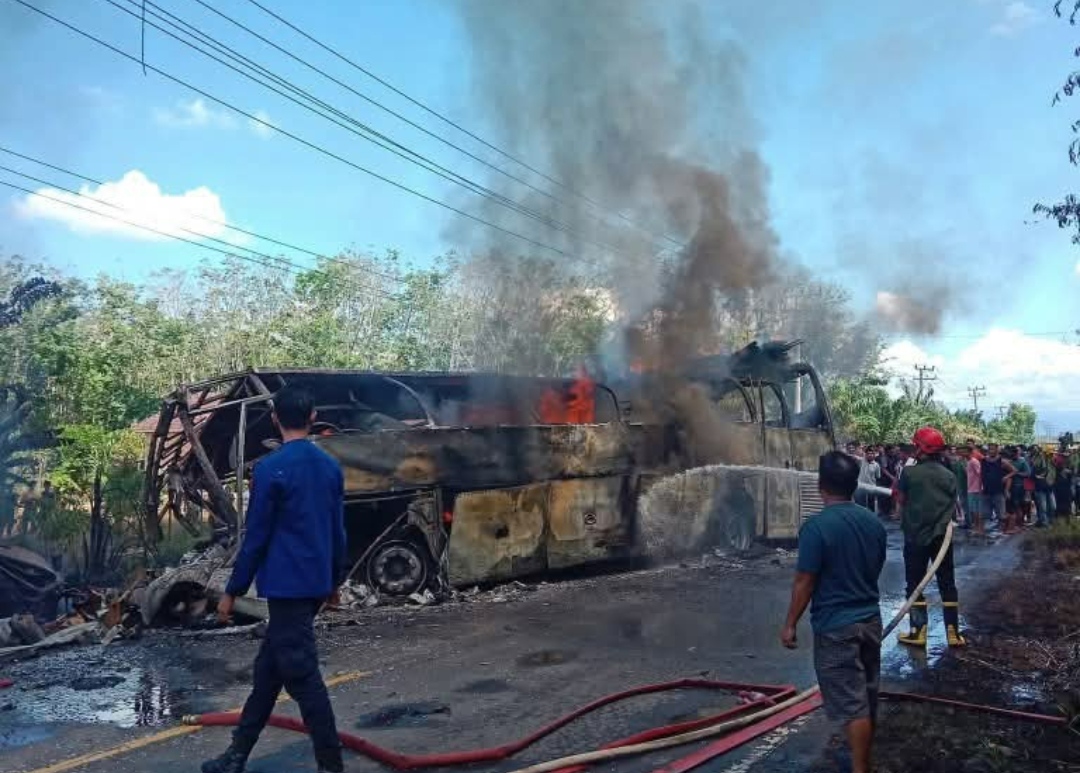 Tabrakan Maut Bus ALS vs Truk Tangki di Muratara, 16 Orang Tewas   