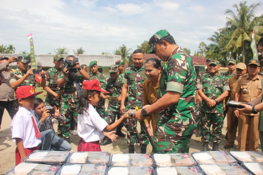 Wujudkan Anak Sehat dan Cerdas, Korem 022/PT Gelar Program Makan Sehat Bergizi di Simalungun