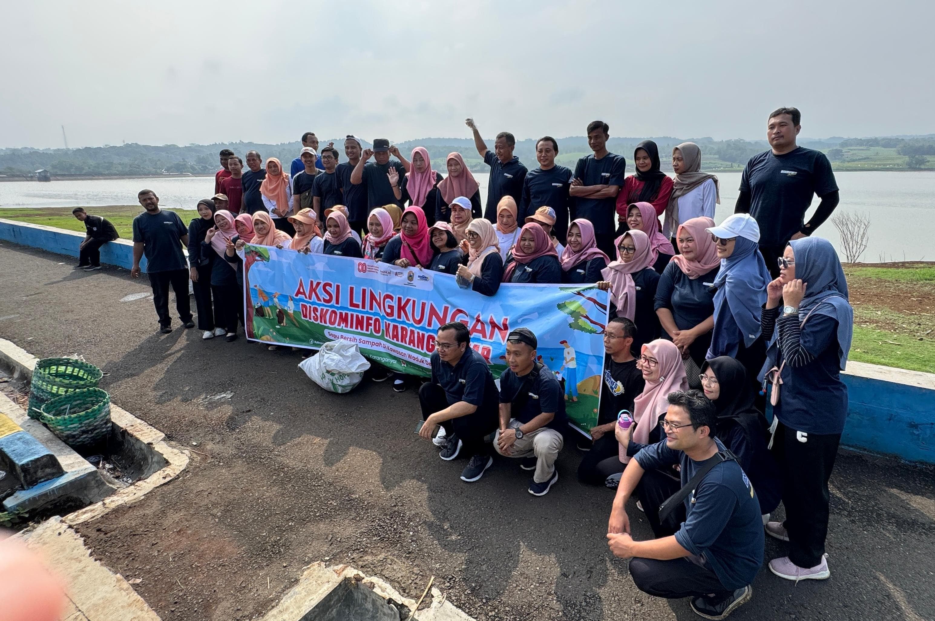 Peringati HUT ke-80 RI, Diskominfo Giat Aksi Lingkungsn Saber Sampah di Kawasan Waduk  Delingan Karanganyar