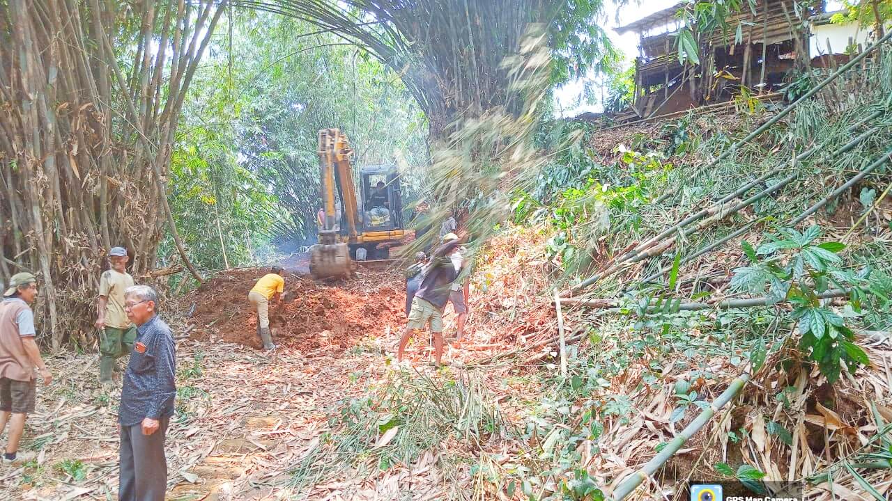 Jalan Poros Desa Sinarsari Dibangun: Akses Lancar dan Perekonomian Warga Menggeliat Berkat Samisade Rp 1Miliar