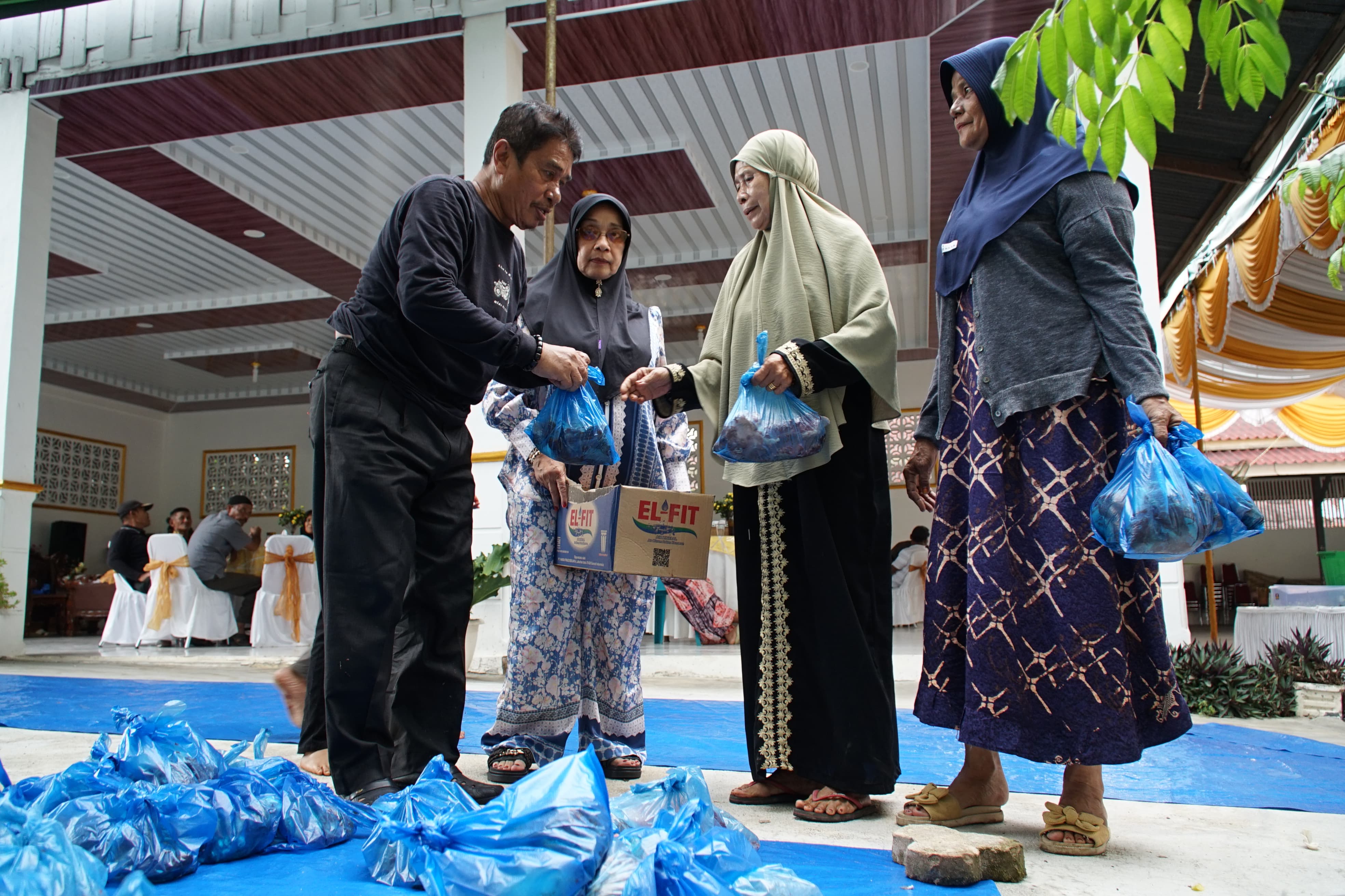 Plt. Bupati Labuhanbatu Sembelih Empat Ekor Sapi Kurban 