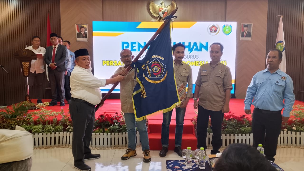 PWI Kukuhkan Pengurus se-Provinsi Jawa Barat di Indramayu, Hendry CH Bangun Tegaskan Kepemimpinan Sah