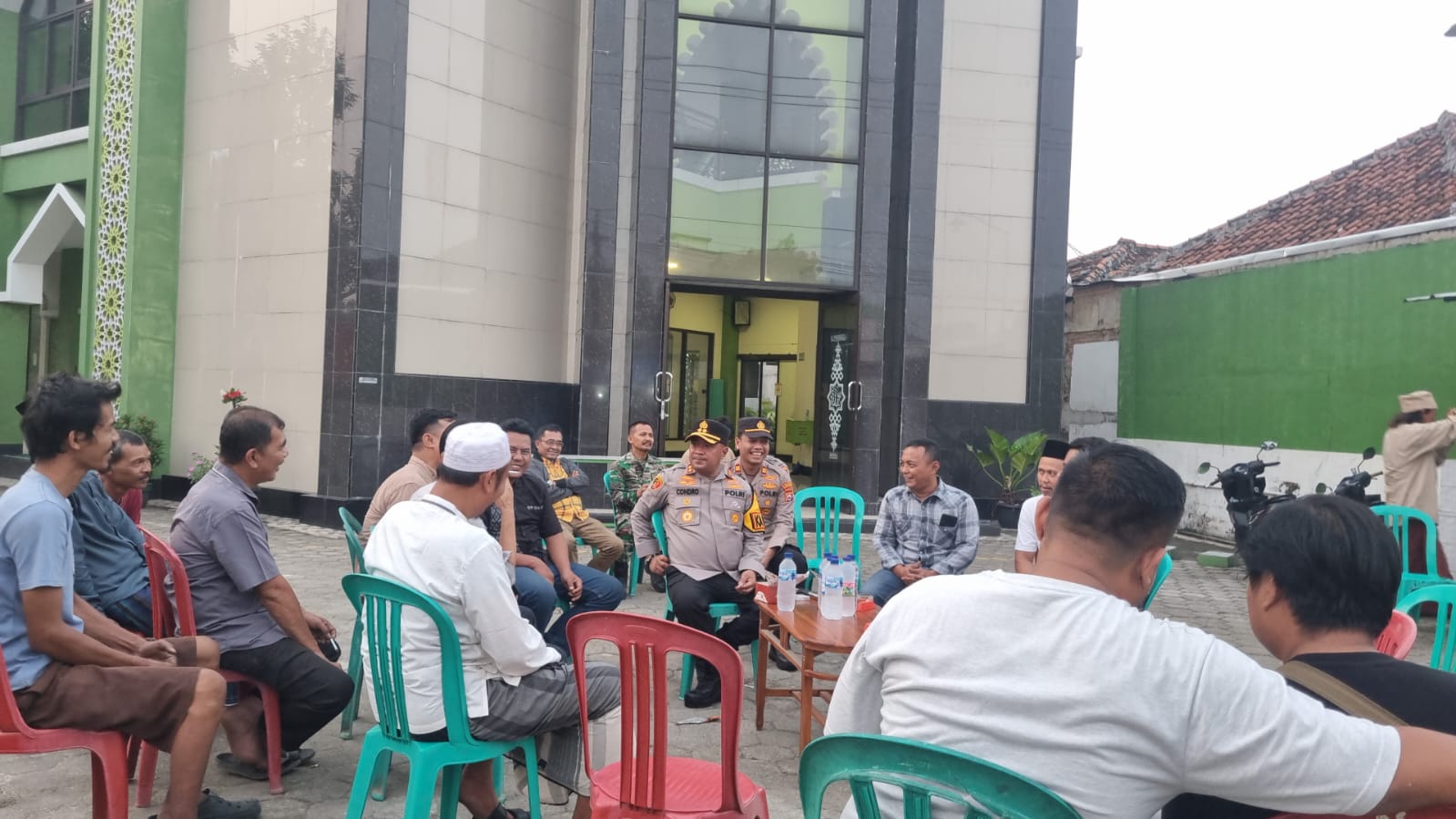 Kapolres Serang Gelar Bansos dan Mitigasi Audensi Warga Desa Junti dengan PT.Prima Indah Lestari