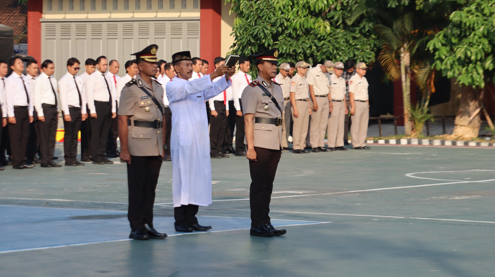 Mutasi Jabatan, Polres Karanganyar Gelar Upacara Penyerahan Jabatan Kabaglog dan Pelantikan Kapolsek Matesih