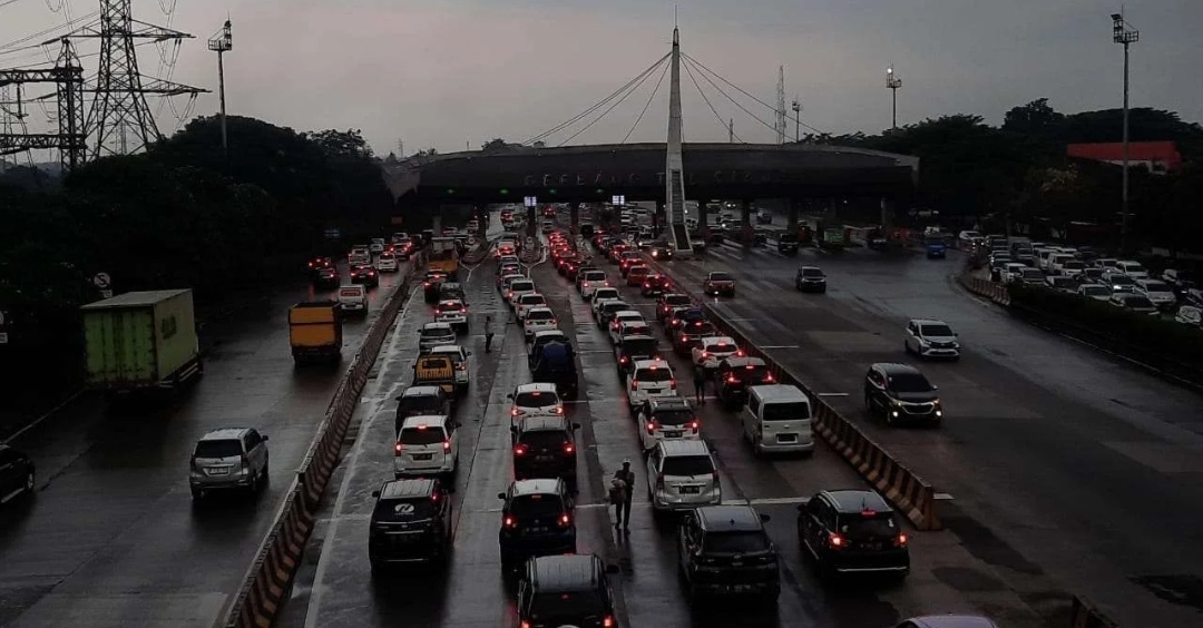 Lebih dari 1,3 Juta Kendaraan Lintas Tol Tangerang -Merak, Volume Ini Naik 7 Persen Pada H-2 Lebaran 