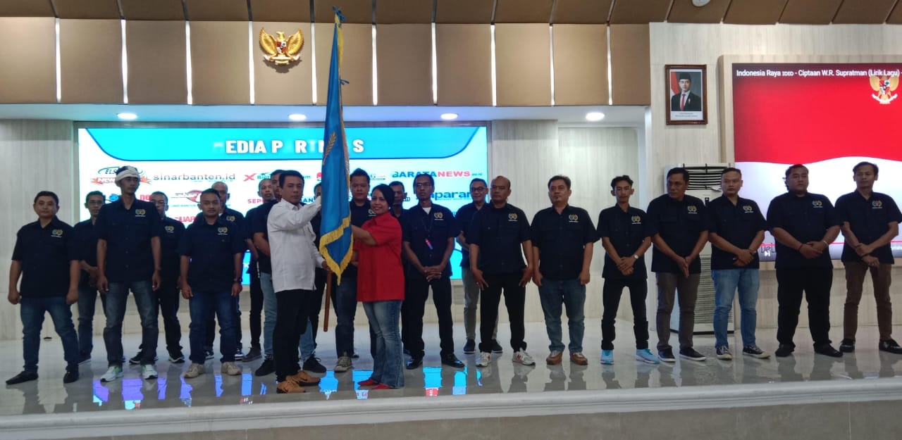 Karangan Bunga Ucapan Selamat Meriahkan Pelantikan Selly Loamena Sebagai Ketua PWI Kabupaten Tangerang