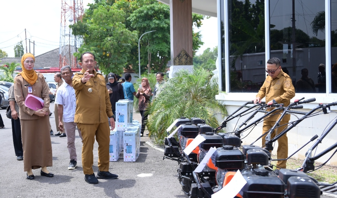 Pemkab Karanganyar Dorong Petani Milenial, Salurkan Drone Pertanian