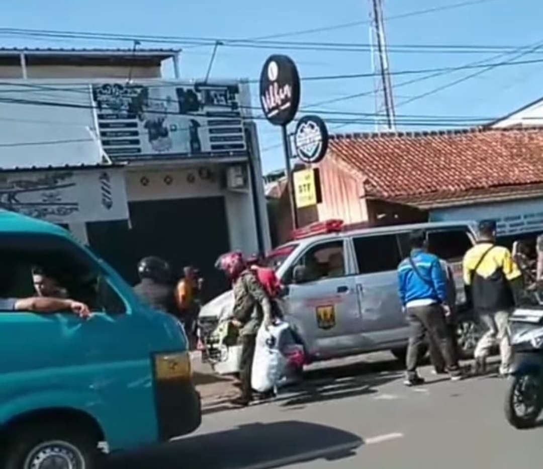 Ambulans Desa Terguling di Sukabumi, Diduga Akibat Menghindari Sepeda M