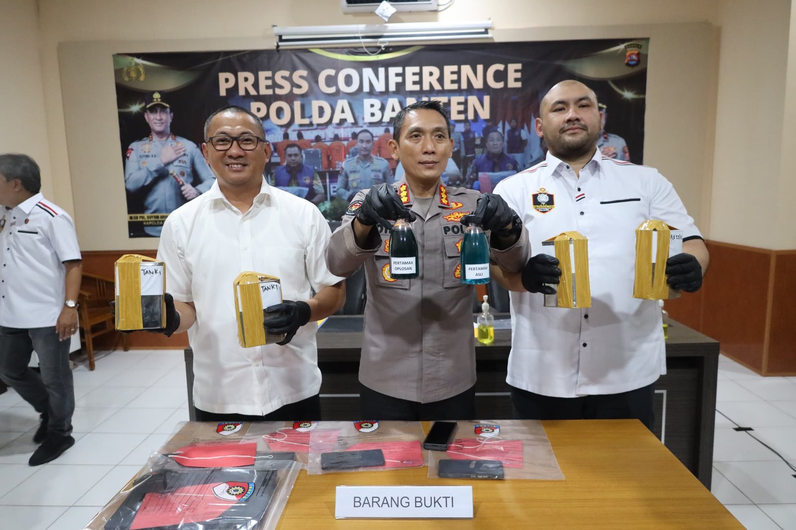 Ditreskrimsus Polda Banten Tangkap Pelaku Oplos Pertamax