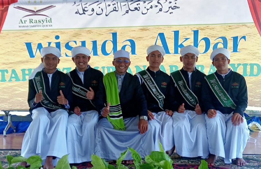 5 Orang Naposo Nauli Bulung Dari Jambur Padang Matinggi Mandailing Natal Wisuda Takhfidz Al-qur'an di Medan