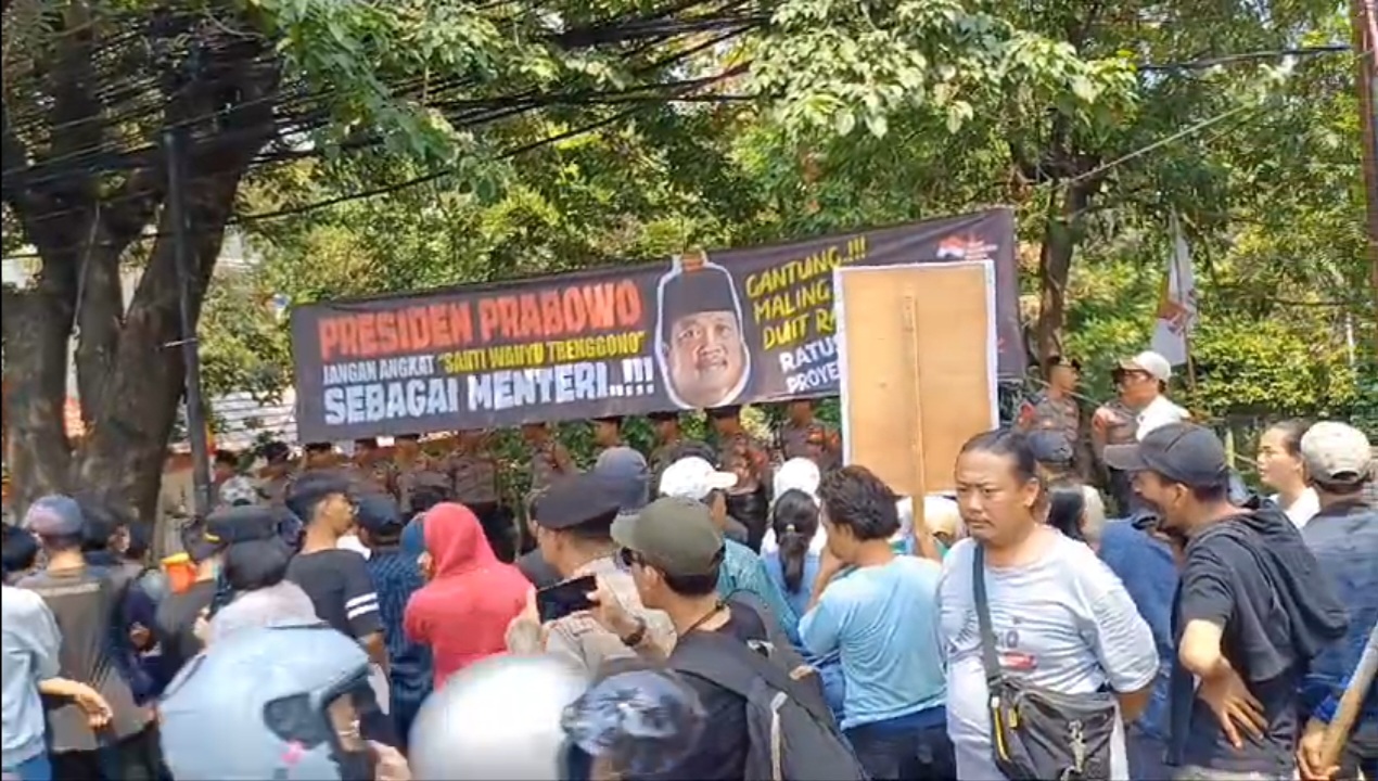 FPN Demo di DPP Partai Gerindra Minta Prabowo Tidak Menjadikan Sakti Wahyu Trenggono Sebagai Menteri