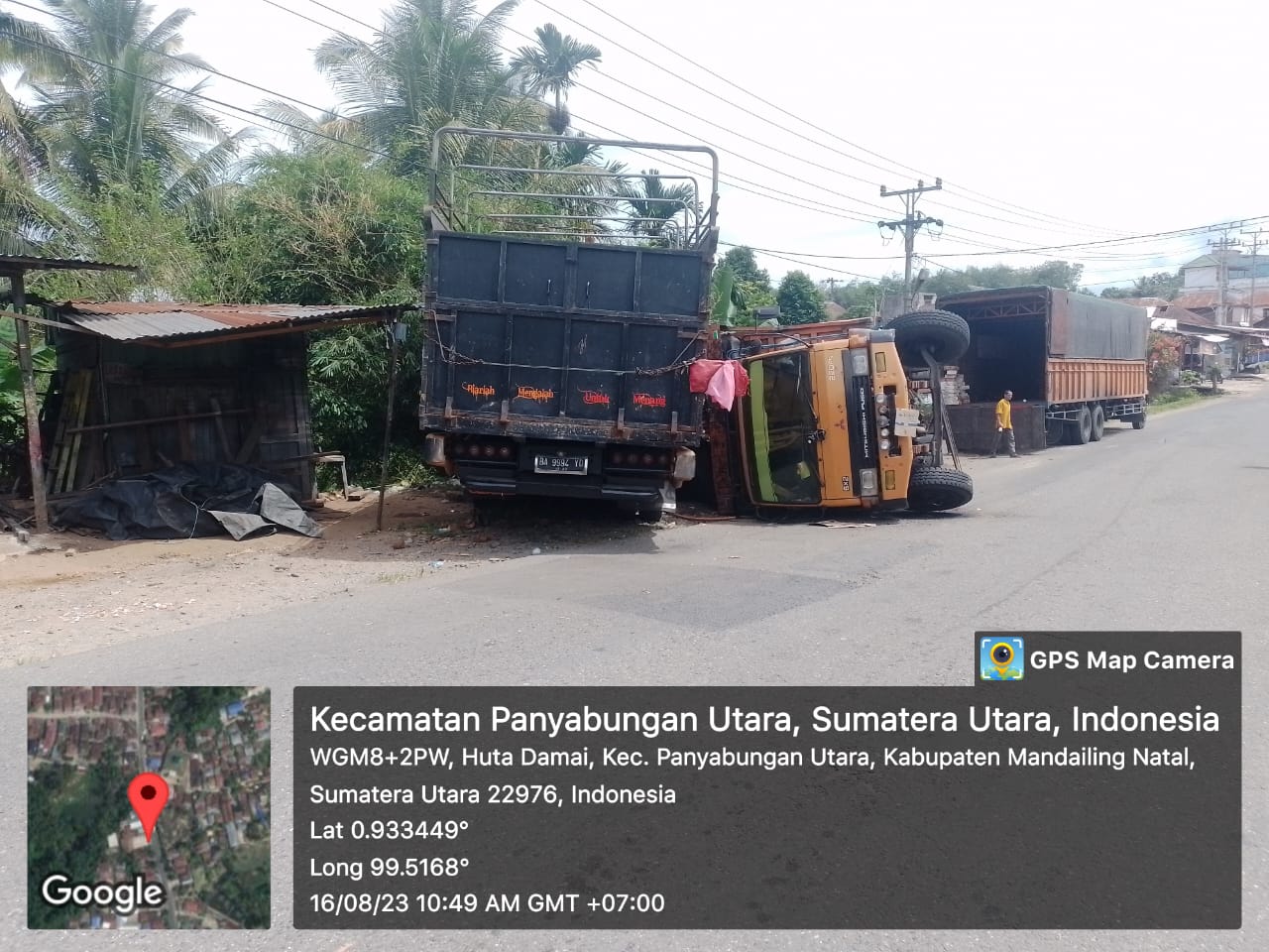 Kecelakaan Tunggal, Truk Terguling di Simpang 3 Jambur Padang Matinggi