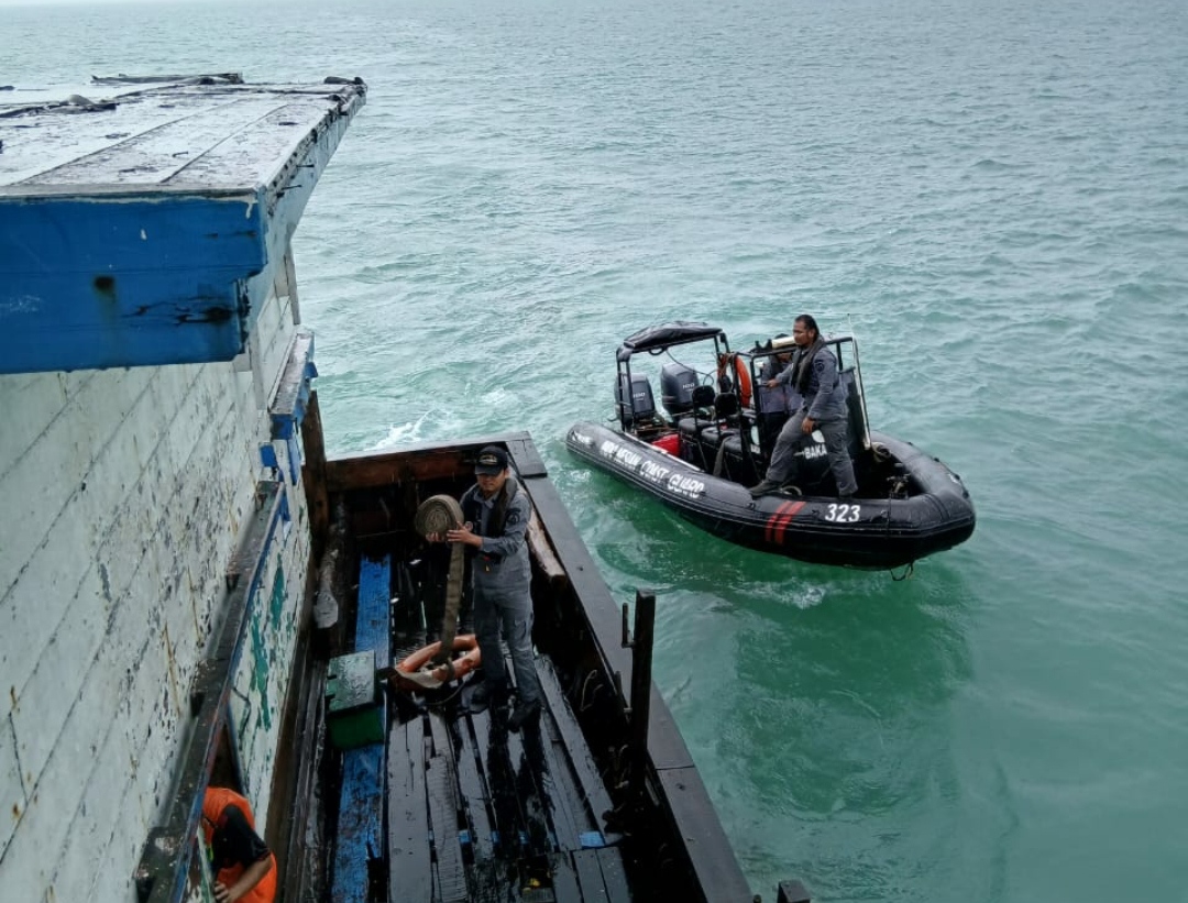 Bakamla RI Selamatkan Kapal Kargo Mati Mesin di Tengah Cuaca Buruk di Selat Malaka