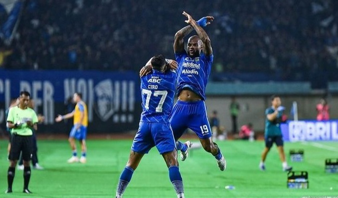 Final Liga 1 Leg 1 Persib Bandung VS Madura United, Persib Menang Telak