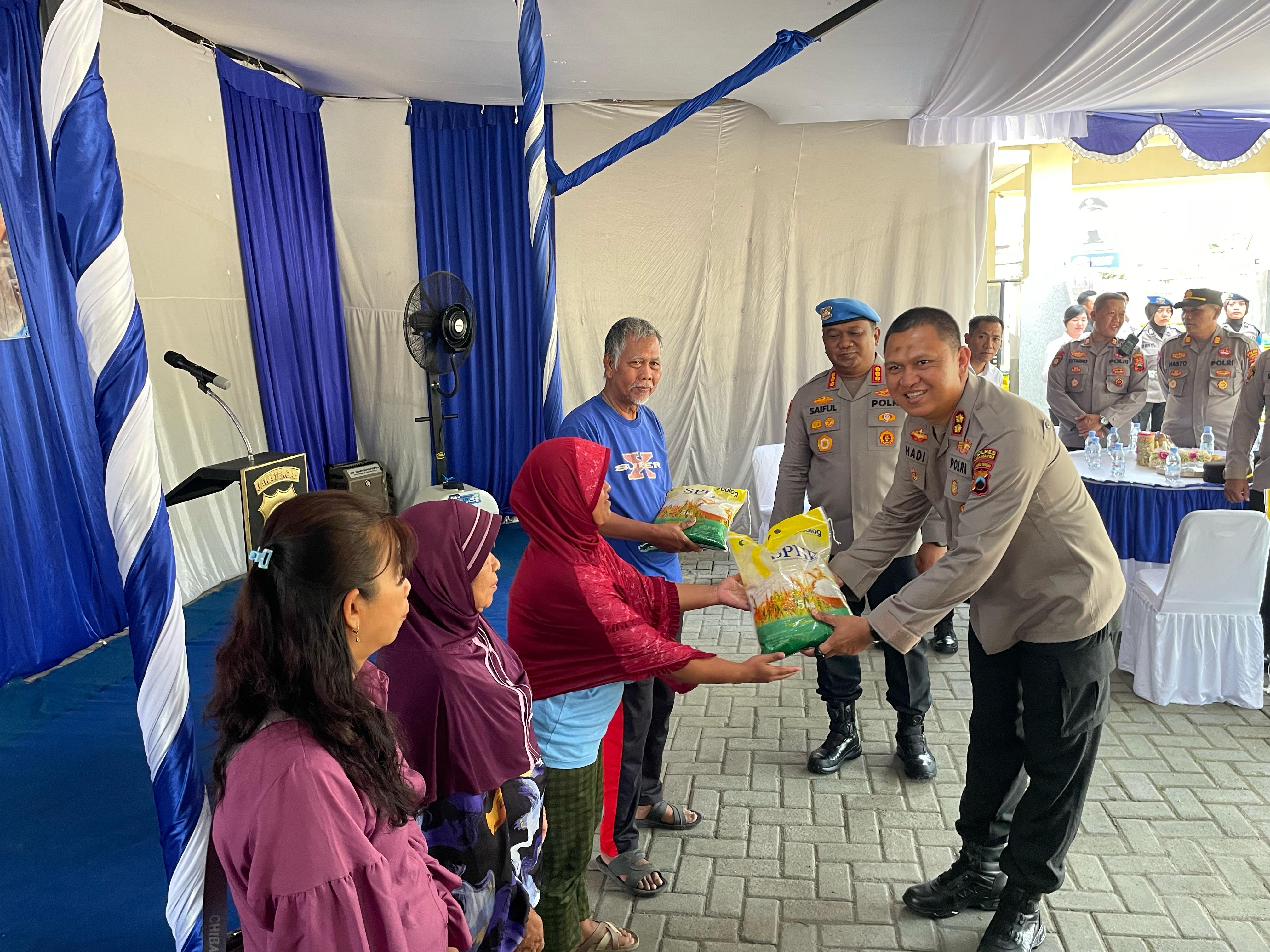 Bidpropam Polda Jateng Gelar Gerakan Pangan Murah di Polsek Jaten, Karanganyar