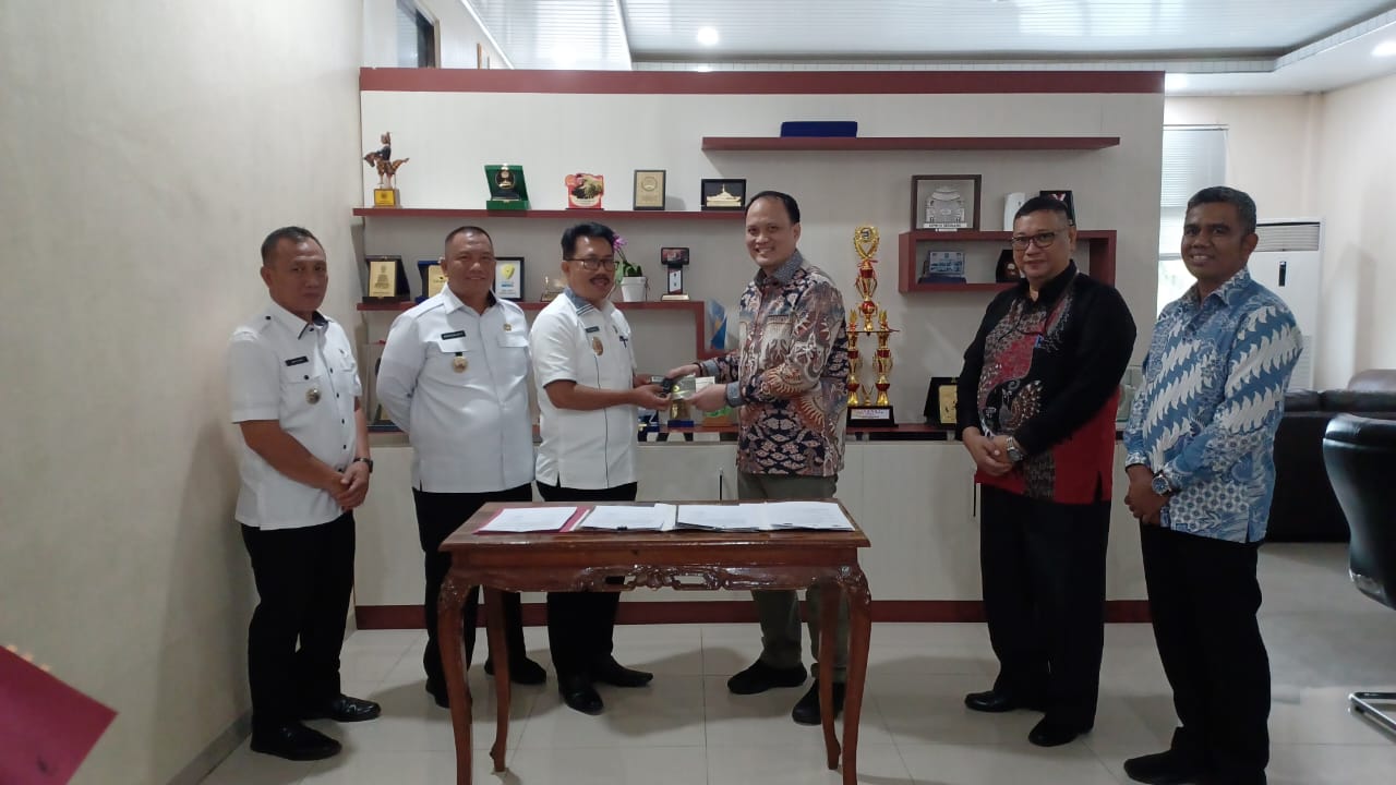 Optimalisasi Asset Recovery, KPK Hibahkan Kendaraan Dinas kepada Pemkab Lampung Selatan