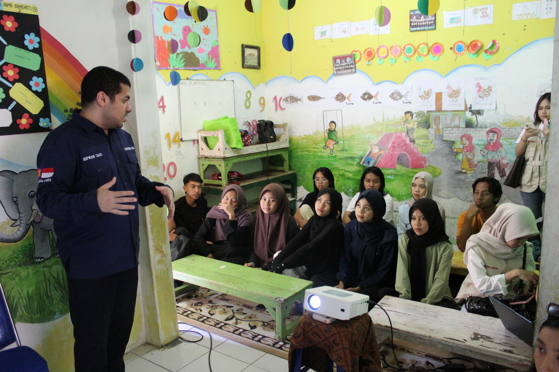 Pelatihan Media Sosial oleh Mahasiswa LSPR: Pemuda Sukajadi Siap Promosikan Desa