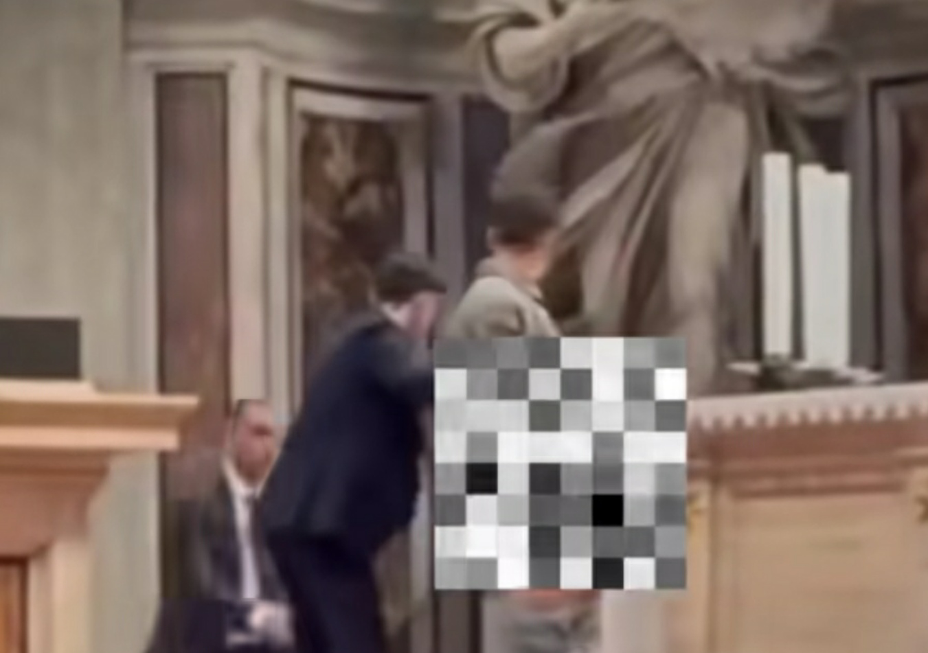 Dunia Tercengang! Aksi Gila di Basilika Santo Petrus,  Seorang Pria Nekat Buang Air di Altar Suci