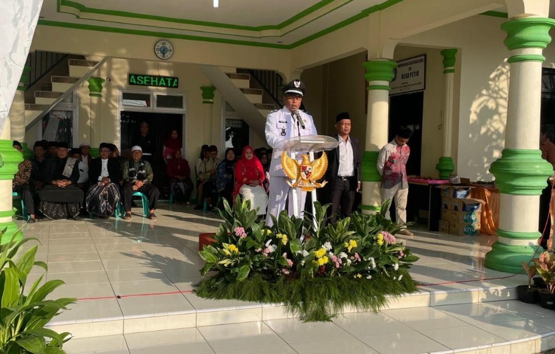 Pemdes Petir Peringati HUT ke-80 RI dengan Upacara Khidmat dan Karnaval Meriah