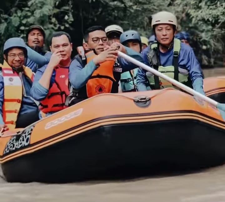 Gubernur Banten Andra Soni Menyusuri Sungai Cibanten Sepanjang 5 Km