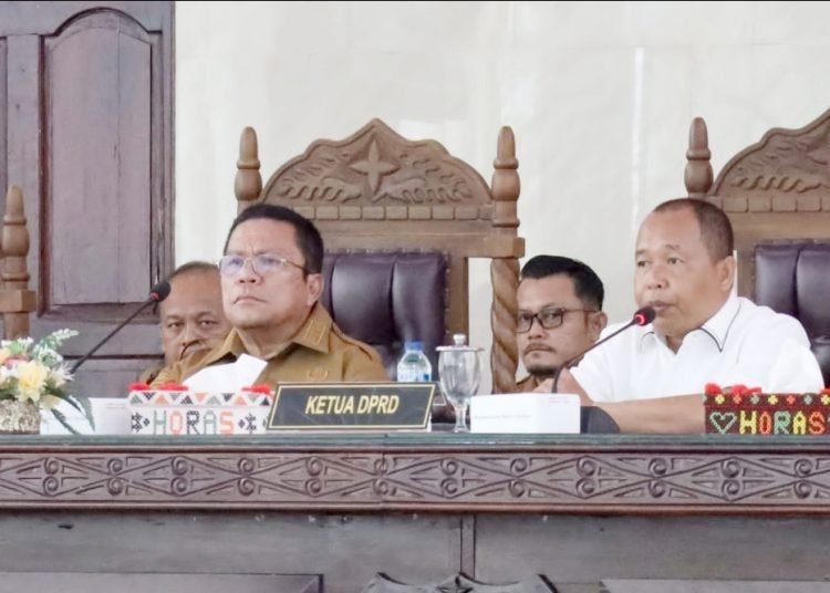 Walikota Siantar Serahkan LKPj 2024, Kepada Ketua DPRD dan Wakil Ketua