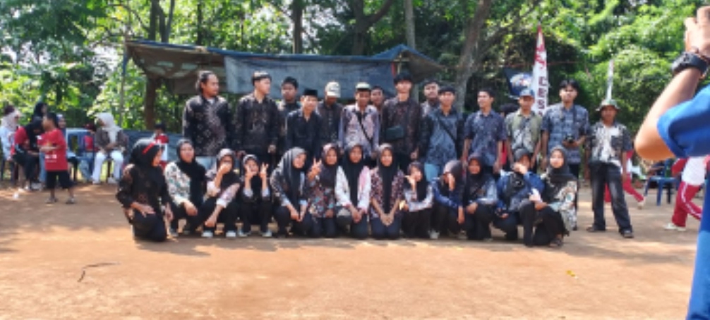 Merdeka! Pemuda pemudi serta masyarakat Desa Walahar gelar upacara dan lomba meriahkan HUT RI ke-80