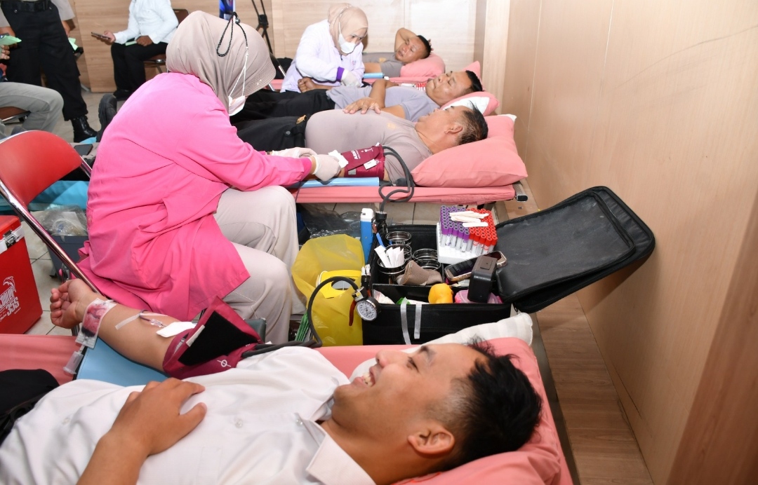Setetes Darah, Sejuta Harapan! Polres Karanganyar Kumpulkan 52 Kantong Darah