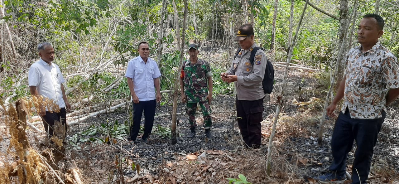 Tim Gabungan Polsek Silau Kahean Sukses Kendalikan Kebakaran Hutan di Simalungun